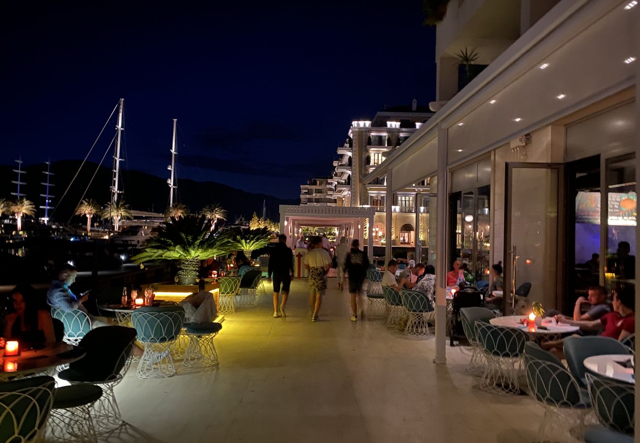 Ferienwohnung in Bogdašici - Tivat Harbor and sea views