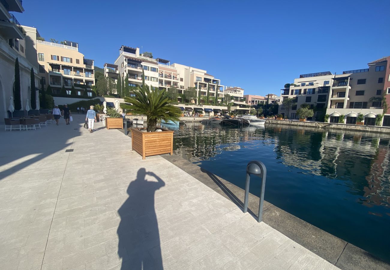 Ferienwohnung in Bogdašici - Tivat Harbor and sea views