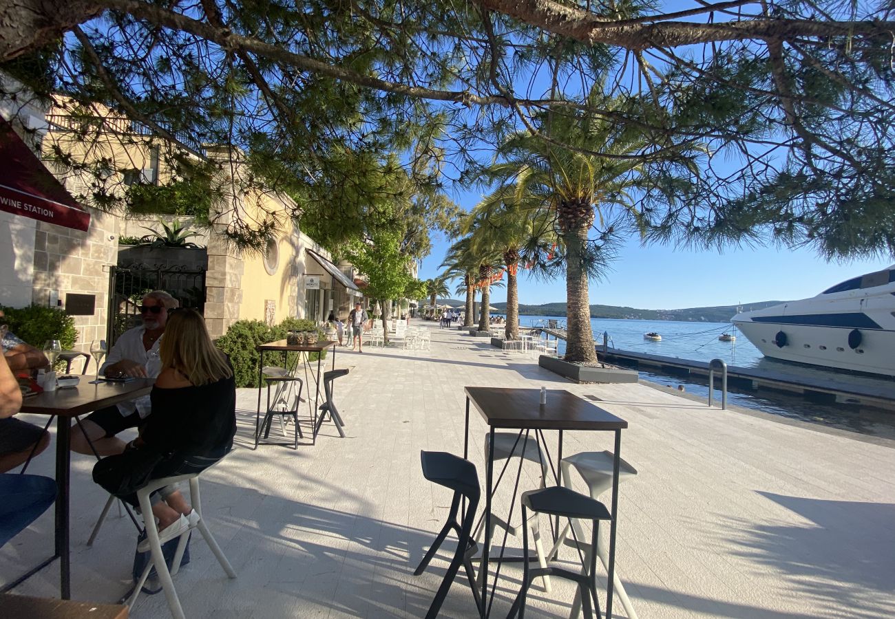 Ferienwohnung in Bogdašici - Tivat Harbor and sea views