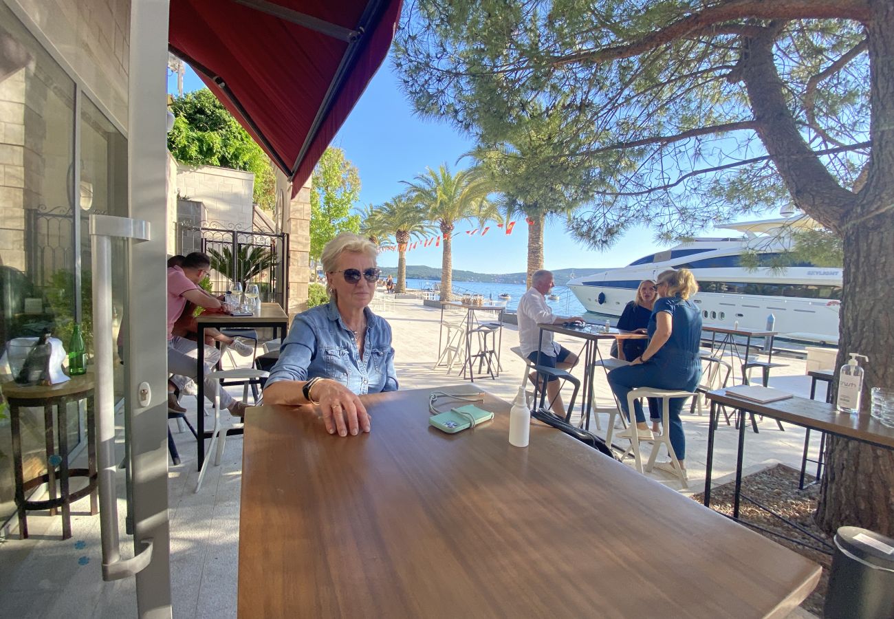 Ferienwohnung in Bogdašici - Tivat Harbor and sea views