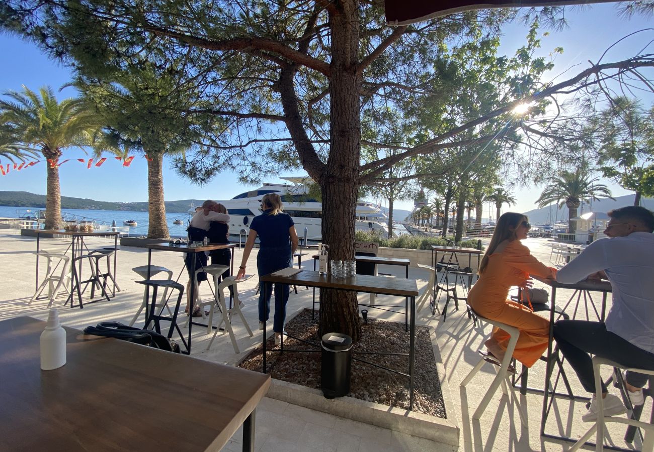 Ferienwohnung in Bogdašici - Tivat Harbor and sea views