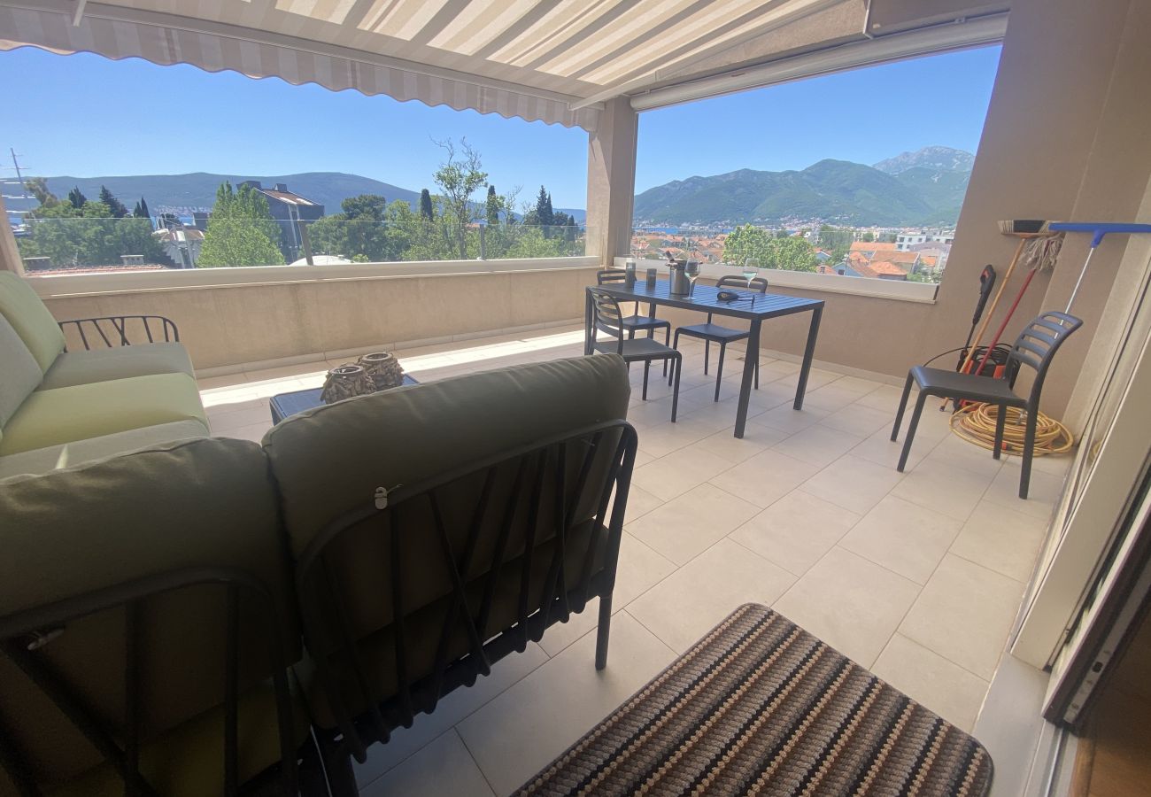 Apartment in Bogdašici - Tivat Harbor and sea views