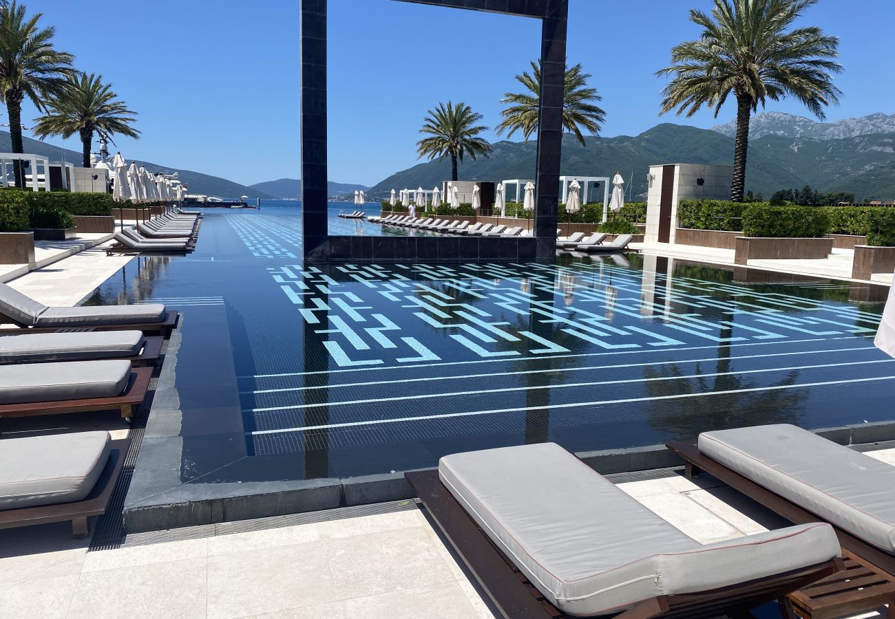 Apartment in Bogdašici - Tivat Harbor and sea views